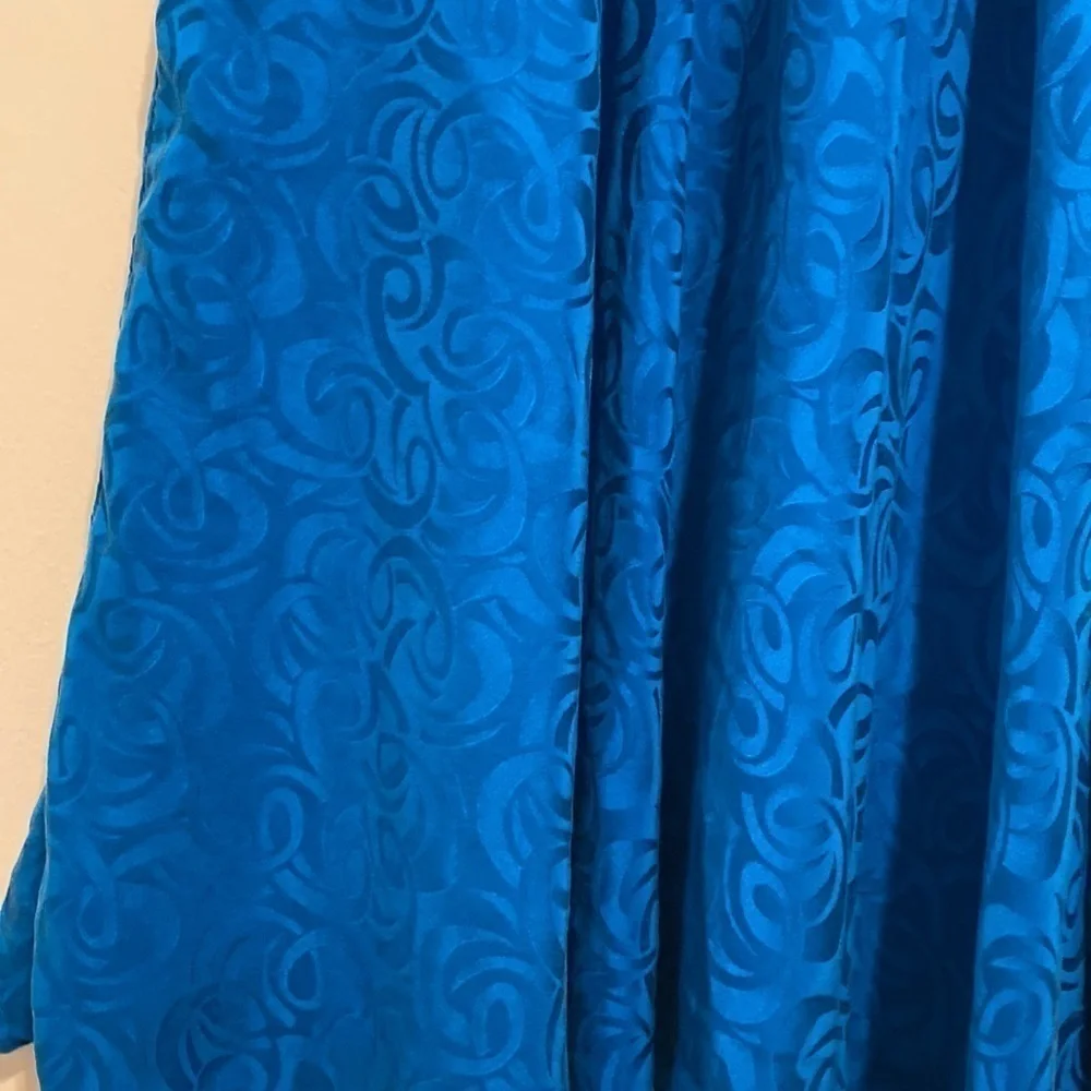 Adrianna Papell 100% silk beautiful skirt . Size 10. Very good condition